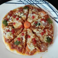 A picture of Pizza style Rava uttapum.