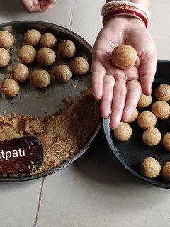 নারকেল নাড়ু (narkel naru recipe in bengali) রেসিপির প্রধান ছবি