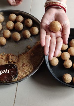 নারকেল নাড়ু (narkel naru recipe in bengali) রেসিপির প্রধান ছবি