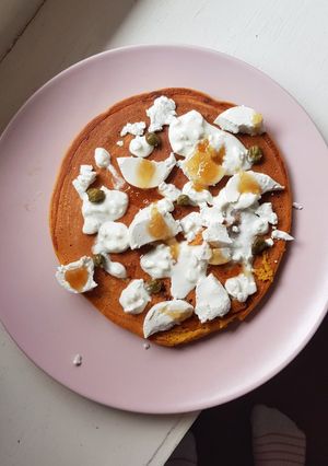 Une photo de Pancake géant à la patate douce chèvre miel