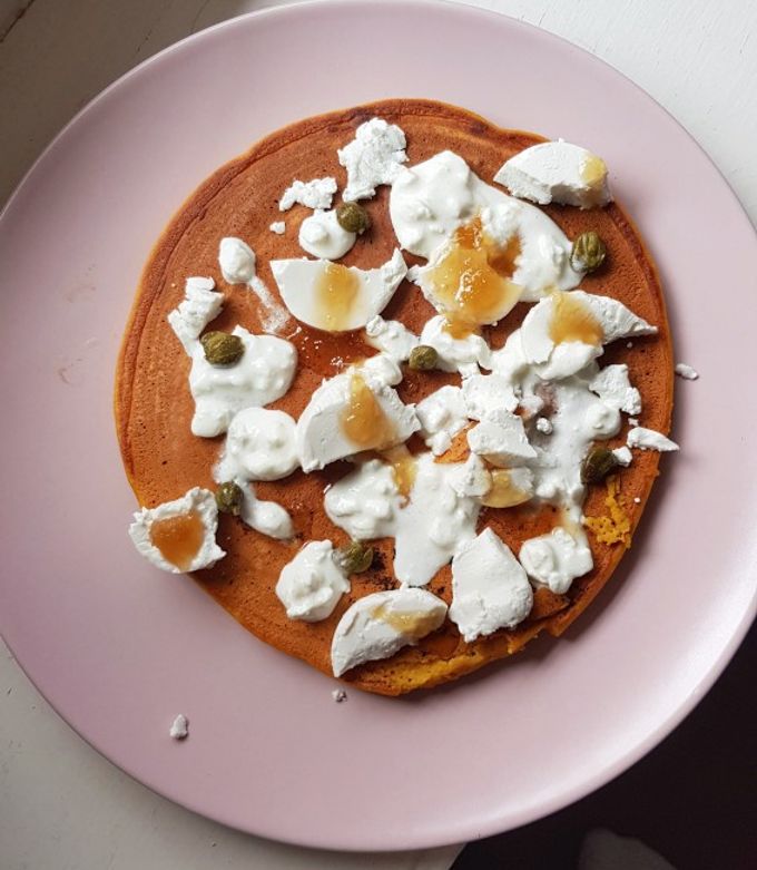 Une photo de Pancake géant à la patate douce chèvre miel