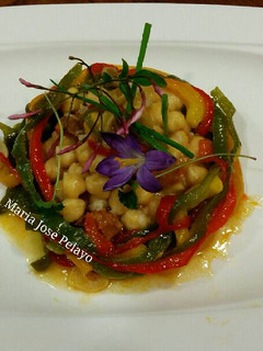 Una foto de Garbanzos con pimientos