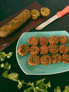 कोथिंबीर वडी (kothimbir wadi recipe in marathi) रेसिपी मुख्य फोटो