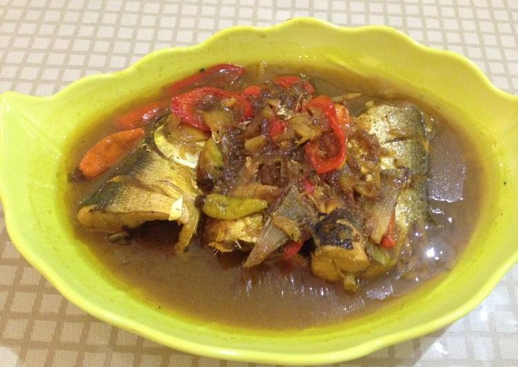 Proses mengolah Ikan bandeng pallumara Lezat