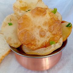 A picture of Bread luchi.