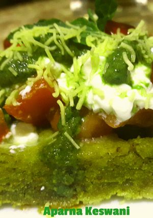 A picture of Spinach waffles chaat.