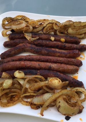 Une photo de Merguez aux oignons épicés