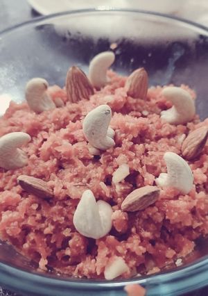 गाजर का हलवा(gajar ka halwa recipe in hindi) रेसिपी मुख्य फोटो