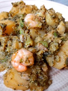 Una foto de Brócoli con ajetes y gambas 🥦🦐