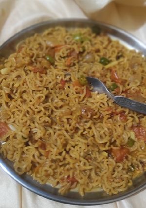 मसाला मैगी(MASALA MAGGI RECIPE IN HINDI) रेसिपी मुख्य फोटो