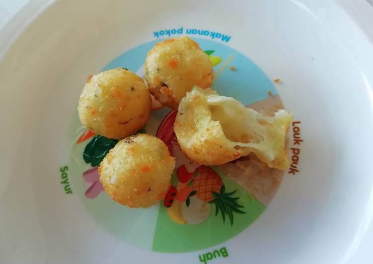 Langkah Mudah untuk Membuat Bola kentang isi mozarella Anti Gagal