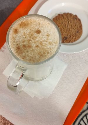 Una foto de Licuado avena Quaker, plátano con leche tibia y canela