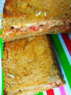 વેજિ ટેબલ સેન્ડવિચ(Vegetable Sandwich Recipe in Gujarati) રેસીપી મુખ્ય ફોટો