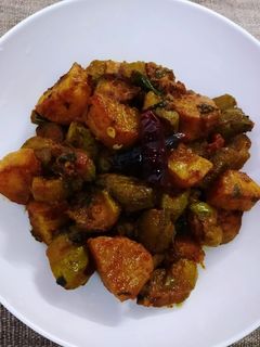 আলু পটল এর ডালনা (aloo potol er dalna recipe in bengali) রেসিপির প্রধান ছবি