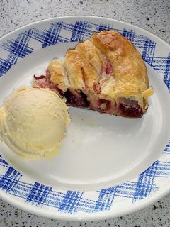 Meggyes csigatorta leveles tésztából (tojásmentes) recept fotója