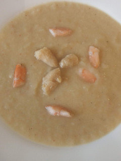 Una foto de Crema de espárragos blanco con gambas o langostinos