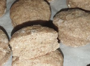 Una foto de Escones de queso con harina integral