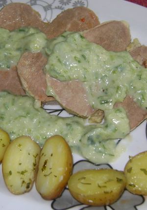 Una foto de Peceto o lengua, puerros salteados y papines