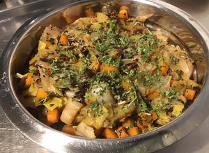 Une photo de Wok de Chou chinois, poireaux et carottes sautés aux six parfums