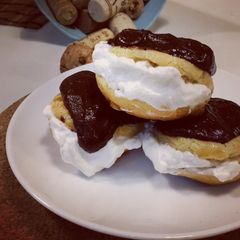 A picture of Profiteroles.