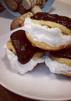 A picture of Profiteroles.