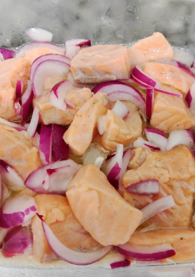Una foto de Ceviche de salmón