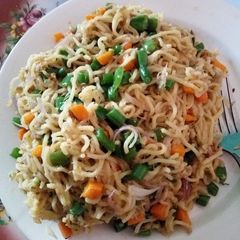 A picture of Vegetable Indomie with fish.
