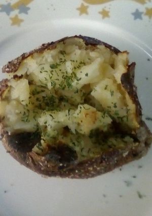 A picture of Lee's Crispy Fluffy Garlic Baked Potato.