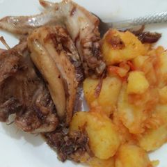 Spiced chicken with spiced potatoes A picture of Spiced chicken with spiced potatoes.