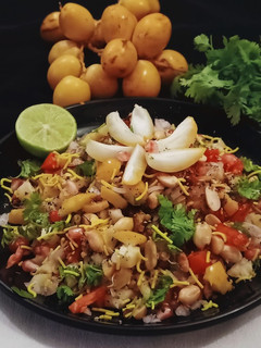પીળી ખારેક ની ચટપટી ચાટ (Yellow Kharek Chatpati Chat Recipe In Gujarati) રેસીપી મુખ્ય ફોટો