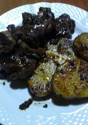 Una foto de Riñoncitos al lemonchello con papas rústicas