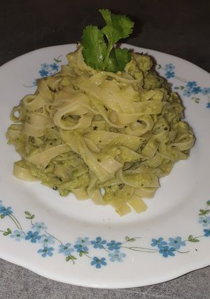 Une photo de Tagliatelles à l'Avocat