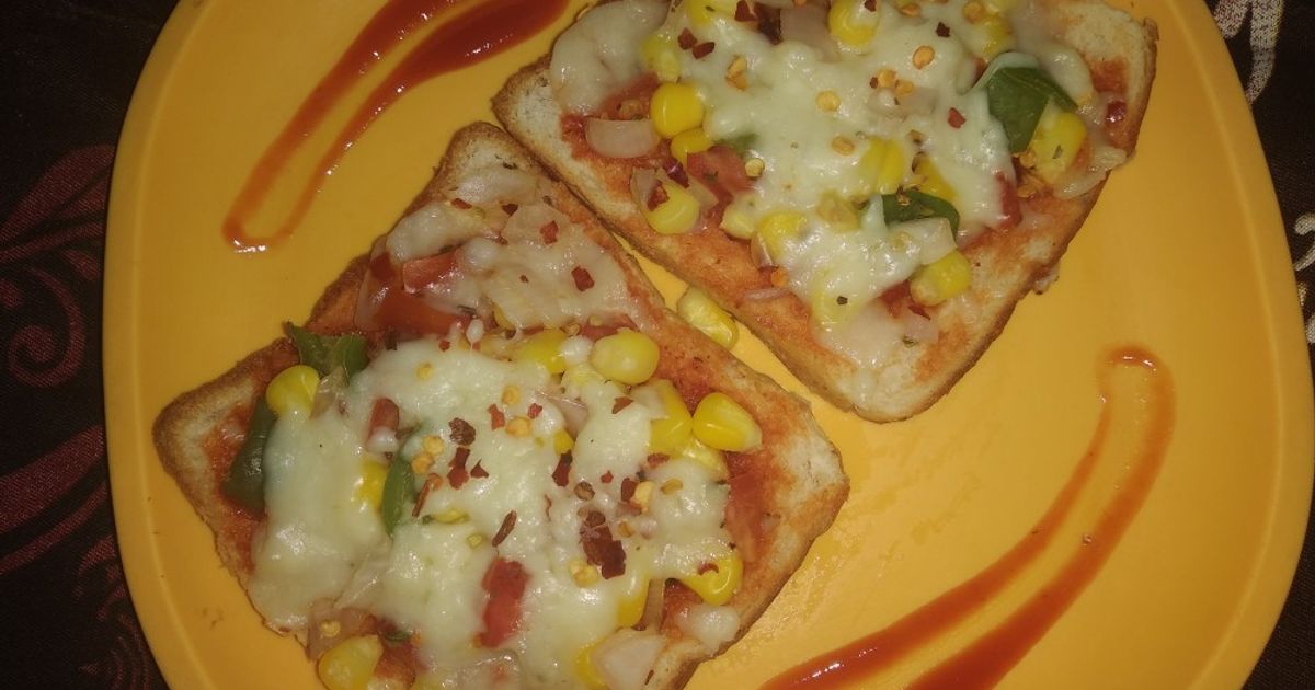 Cheesy Bread Pizza Recipe by Rishika Bajaj - Cookpad