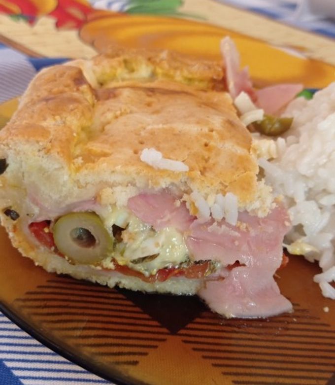Una foto de Fugazza con mucho relleno