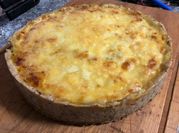 Una foto de yuca rellena de queso
