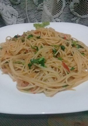 A picture of Spaghetti in tomato dhania sauce.