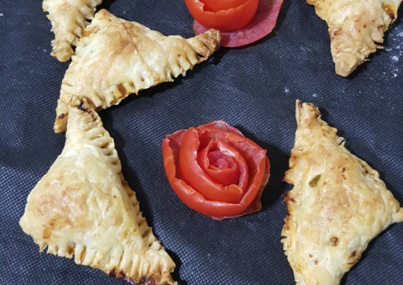 Chicken tikkah puffs