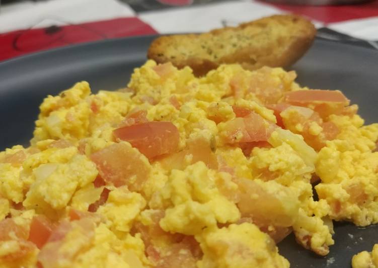 Revuelto de tomate y cebolla