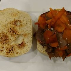 A picture of Sandwich: Roast Beef and Carrot.