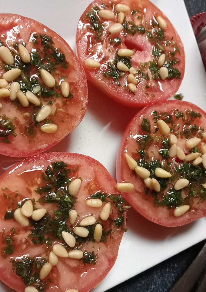Una foto de Tomates al pesto