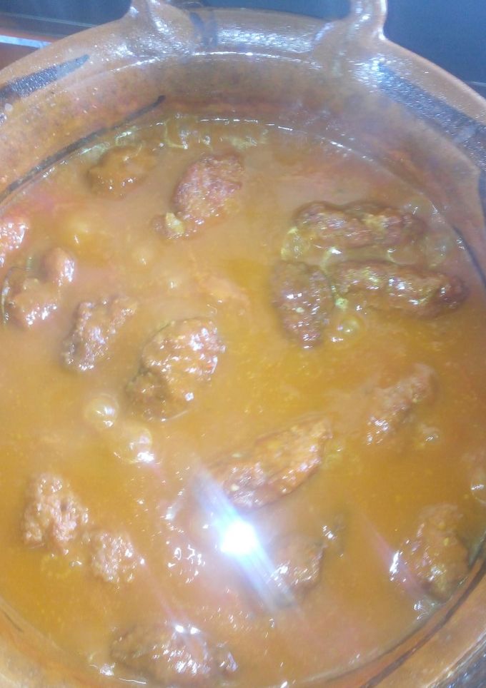 Una foto de Tortitas de carne de res en caldillo enchilado a la Mario, s