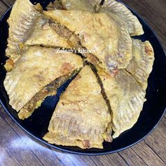 A picture of My giant round chicken 🍗 🥧 pie.