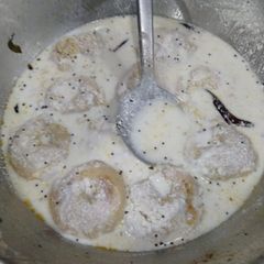A picture of Odiya dahi vada.