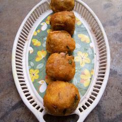 A picture of Raw Banana Fried Balls.