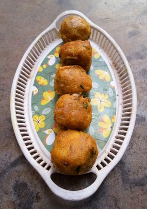 A picture of Raw Banana Fried Balls.