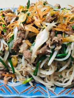 Hình của món Hủ tíu dai xào bò.