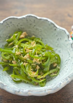 A picture of Japanese Tuna and Green Sweet Peppers.