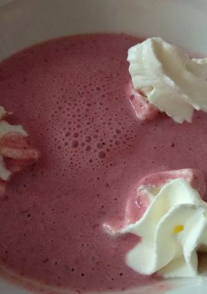 Meggyleves főzés nélkül recept fotója