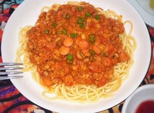 Hình của món Spaghetti Thịt Bằm Xúc Xích.