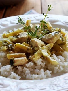 Zöldbabos-tejszínes csirkemell rizzsel recept fotója